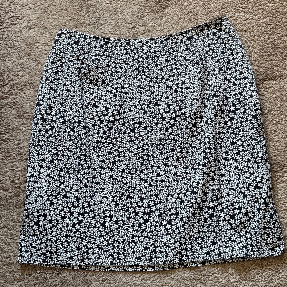 Casual Corner Black and White Floral A-line Skirt. Size 12